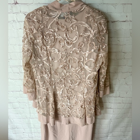 Elegant 2Pc R&M Blush Cream Lace Overlay & Dress - Picture 4 of 8